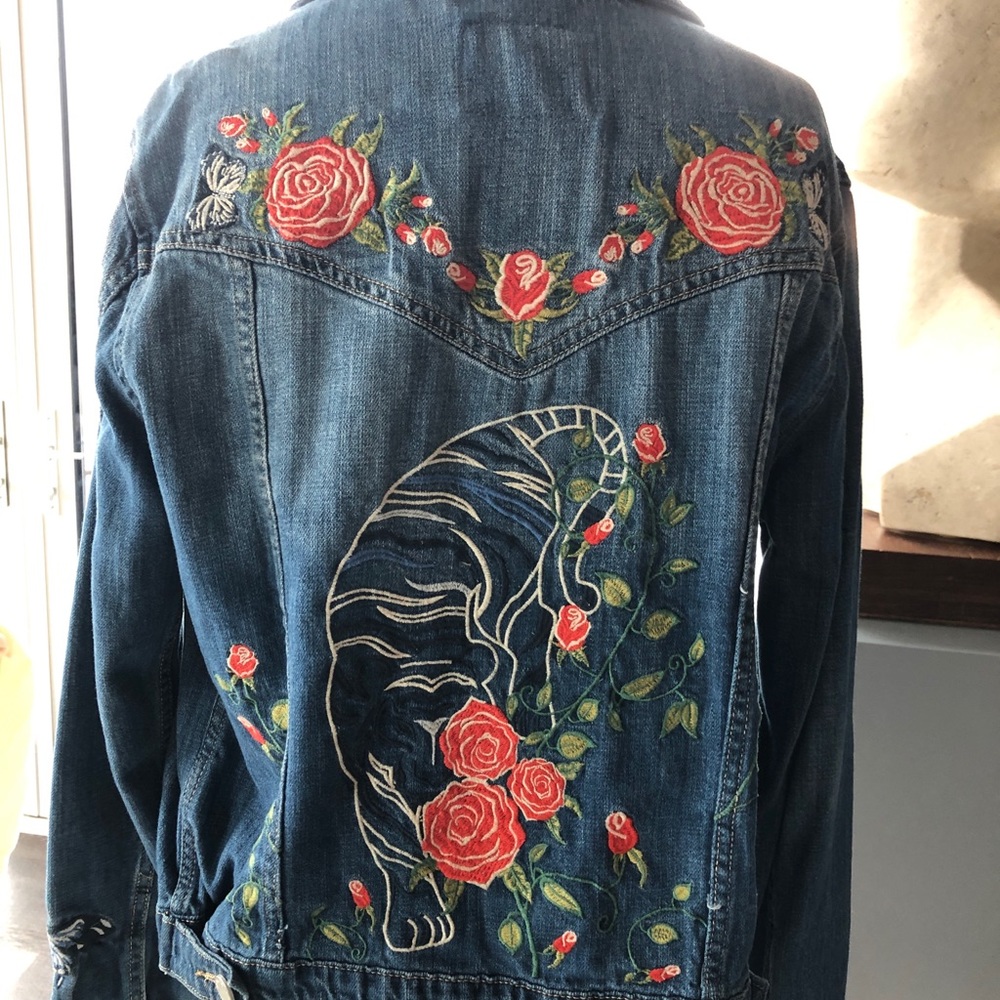 Embroidered denim jacket - Picture 4 of 6